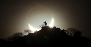 Illustration for article titled 2014's Best Photos Of Space Are Sometimes Funny, Sometimes Scary